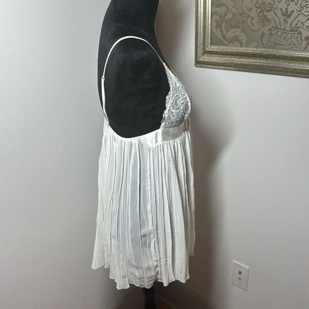 Victoria’s Secret ivory pleated lace sheer baby doll‎ satin bow sz M intimates